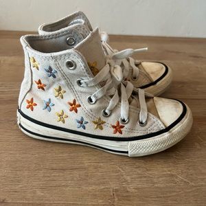 Flower converse size 11